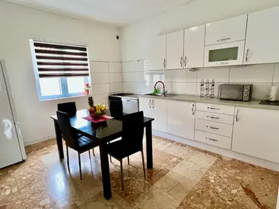 Kuhinja ili čajna kuhinja u objektu Apartman MARIJA by the sea