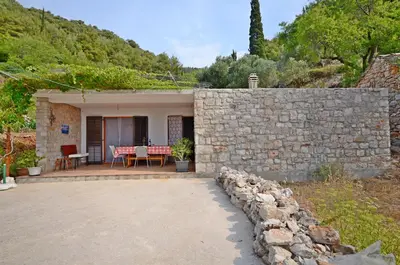 Pogled na planine ili pogled na planine iz vikendica