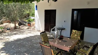 Popločani dio dvorišta ili vanjski dio objekta Apartments Stjepan