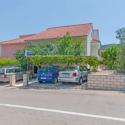 Apartments Bozjidar