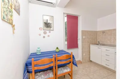 Kuhinja ili čajna kuhinja u objektu Apartments Helena