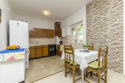 Kuhinja ili čajna kuhinja u objektu House Fanita