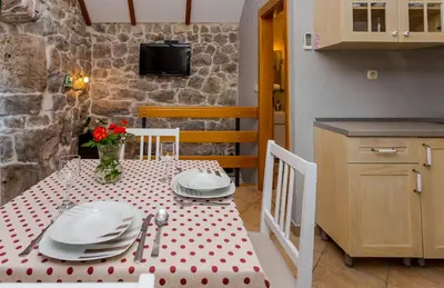 Kuhinja ili čajna kuhinja u objektu House Gordana