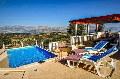 Bazen u objektu Family friendly house with a swimming pool Praznica, Brac - 24570 ili u blizini