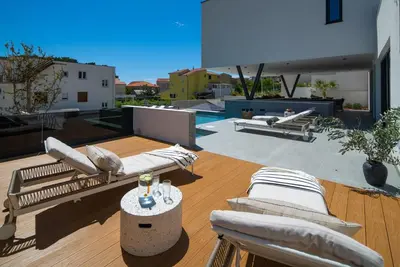 Bazen u objektu Villa Siete Luxury Living Just Steps from the Beach ili u blizini