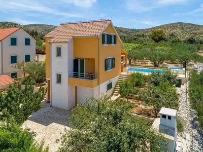 Bazen u objektu Villa Jelena - Five Bedroom Villa with Swimming pool ili u blizini