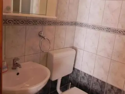 Kupaonica u objektu Apartments Trogrli - Comfort One-Bedroom Apartment with Balcony and Sea View