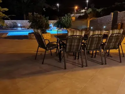 Bazen u objektu Luxury apartment Ani - Three Bedroom Apartment with terrace and Swimming pool ili u blizini