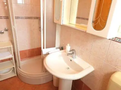Kupaonica u objektu Apartments Trogrli - Two-Bedroom Apartment with Balcony and Sea View