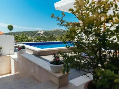 Bazen u objektu Apartments Trogrli - Two-Bedroom Apartment with Balcony and Sea View ili u blizini