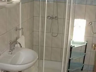 Kupaonica u objektu Apartments White House - Two Bedroom Apartment with Balcony and Sea View 2