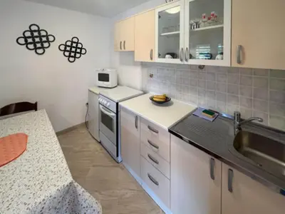 Kuhinja ili čajna kuhinja u objektu Holiday Home Aurora - Three bedroom Holiday Home