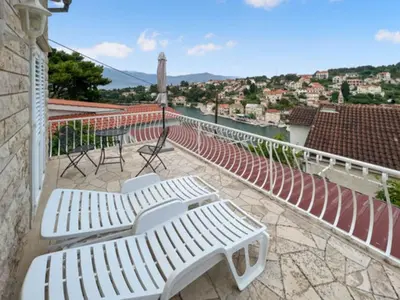 Pogled na planine ili pogled na planine iz vikendica