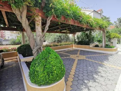 Vrt u objektu Apartments White House - Studio Apartment with Balcony and Sea View 3
