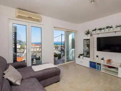 TV i/ili zabavni centar u objektu Apartment Adriatic Pearl - One Bedroom Apartment with Balcony and Sea View