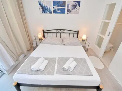 Krevet ili kreveti u jedinici u objektu Blissful Bay Apartments Vrboska - Two Bedroom Apartment with Terrace