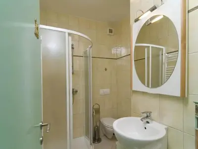Kupaonica u objektu Three Bedroom Villa With Private Pool