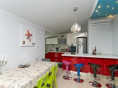 Kuhinja ili čajna kuhinja u objektu Three Bedroom Villa With Private Pool