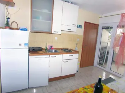 Kuhinja ili čajna kuhinja u objektu Beachfront Apartments Pla a - One Bedroom Apartment A3