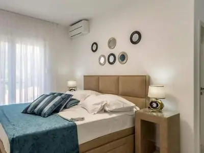 Krevet ili kreveti u jedinici u objektu Modern & Stylish Villa with Private Pool - Four Bedroom Villa with Pool