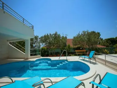 Bazen u objektu Apartments Relax Brela - Studio ili u blizini