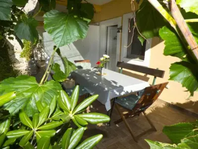 Vrt u objektu Beachfront Apartments Pla a - Two Bedroom Apartment A4