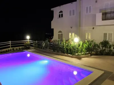 Bazen u objektu Apartments Tafra - One Bedroom Apartment ili u blizini
