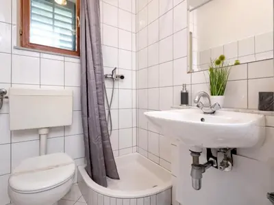 Kupaonica u objektu Dolac Green Side Apartments - Two Bedroom Apartment 1