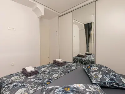 Krevet ili kreveti u jedinici u objektu Apartments Hope Dugi Rat - Three-Bedroom Apartment with Jacuzzi Stanko