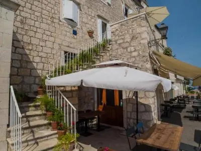 Balkon ili terasa u objektu Stone House Seaside Retreat on Bra Island - Two Bedroom Apartment 2