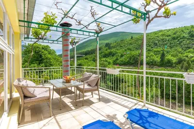 Pogled na planine ili pogled na planine iz apartmana