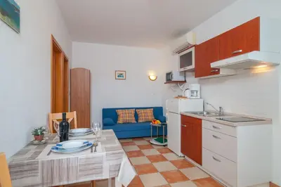 Kuhinja ili čajna kuhinja u objektu Apartmani Molo Mare 2