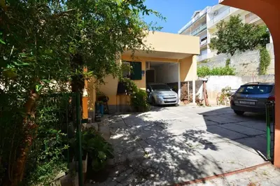 Zgrada u kojoj se nalazi apartman