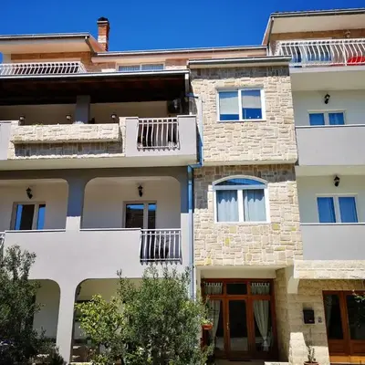 Apartments and Rooms Villa Dona