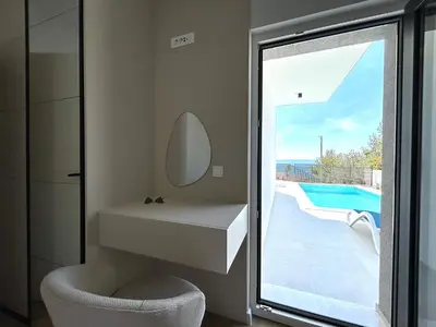 Bazen u objektu Apartment Petar - private heated pool and sea view ili u blizini