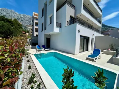 Bazen u objektu Apartment Petar - private heated pool and sea view ili u blizini