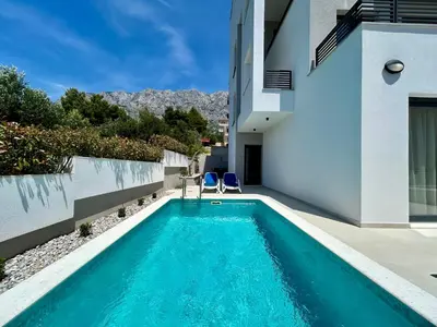 Bazen u objektu Apartment Petar - private heated pool and sea view ili u blizini