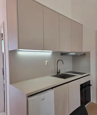 Kuhinja ili čajna kuhinja u objektu APARTMENTS BRUNO 3 - two-room penthouse apartment - wonderful view of the sea - the best location, first row to the beach - 10 minutes from Supetar ferry port - free secured parking - facilities nearby