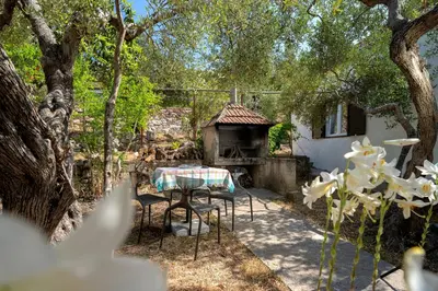 Vrt u objektu Holiday Home Sansevic
