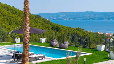 Bazen u objektu Villa El Capitano Private Seaview Retreat Near Split ili u blizini