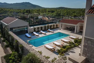 Tlocrt objekta Villa Lovorika - Padel, Cageball, Basketball & Heated Pool