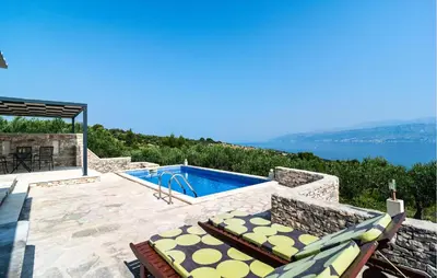 Bazen u objektu Pet Friendly Home In Postira ili u blizini