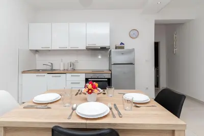 Kuhinja ili čajna kuhinja u objektu Apartments Cezar