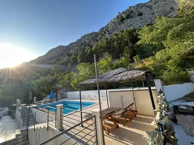 Pogled na planine ili pogled na planine iz vila