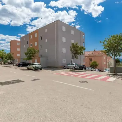 Apartments with parking space Makarska - 24301