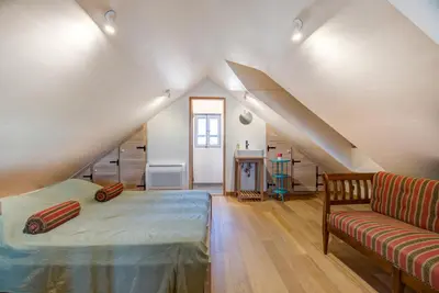 Krevet ili kreveti u jedinici u objektu Secluded stone villa with private pool & garden