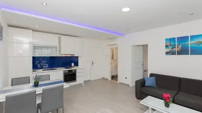 Kuhinja ili čajna kuhinja u objektu Apartman Mia 2 - Omis by Villas Guide