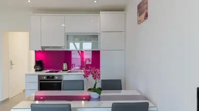 Kuhinja ili čajna kuhinja u objektu Apartman Mia 5 - Omis by Villas Guide