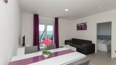 Krevet ili kreveti u jedinici u objektu Apartman Mia 5 - Omis by Villas Guide