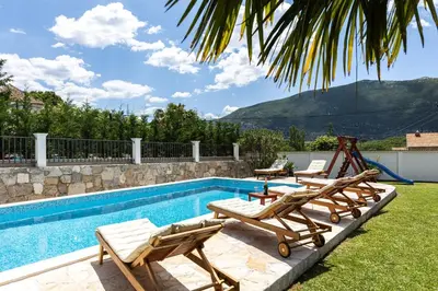 Pogled na planine ili pogled na planine iz vila
